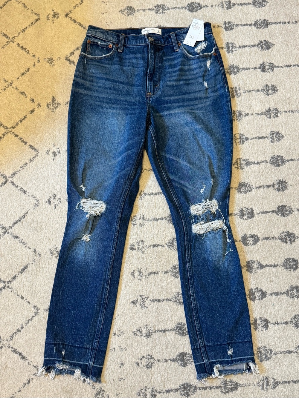 Abercrombie & Fitch- The Skinny High Rise dark wash denim 29L